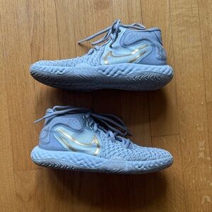 Nike Boys Youth 5.5 Trey 6 VIII GS High Yop Basketball Sneakers